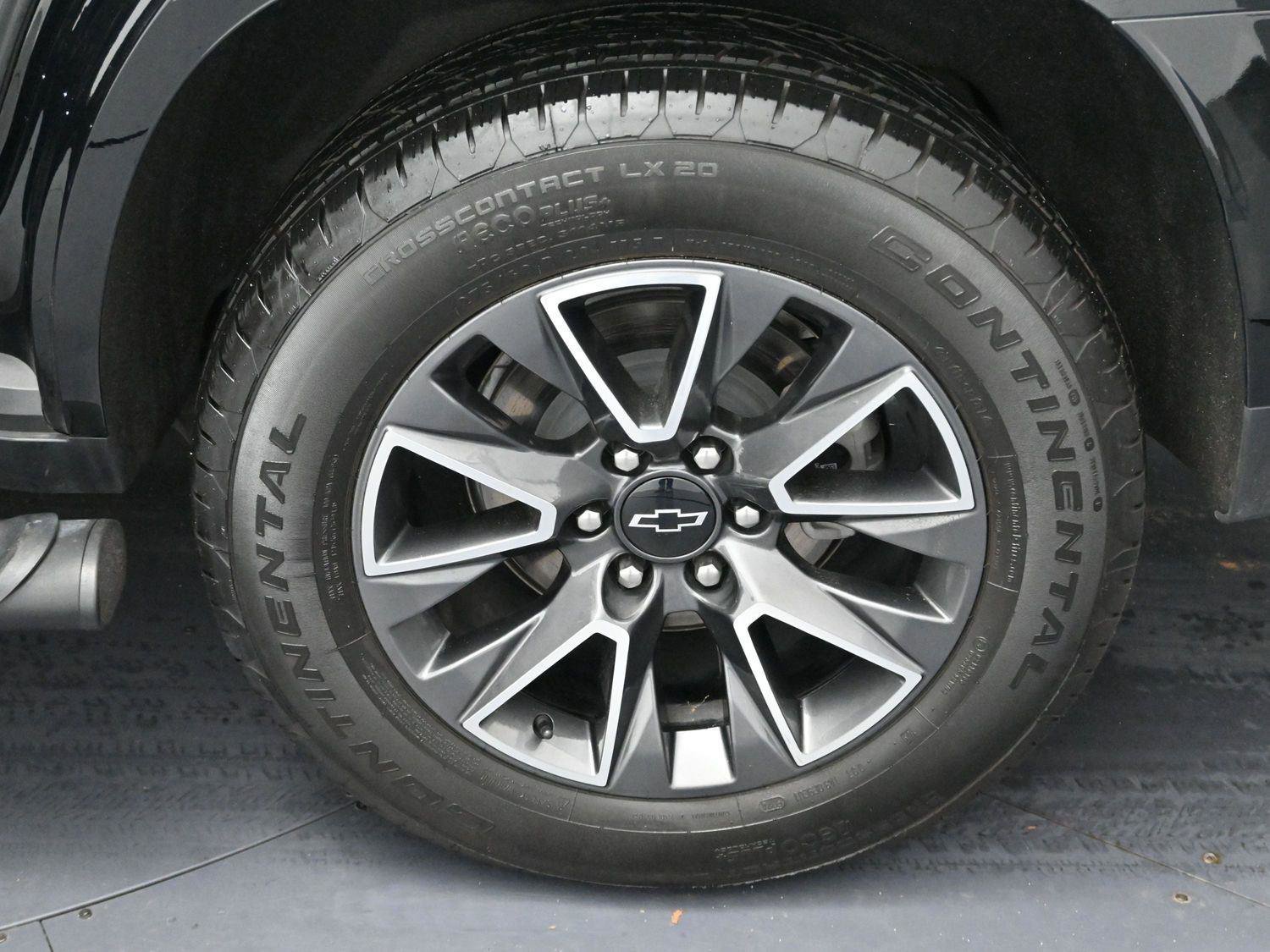 Used 2023 Chevrolet Tahoe Z71 w/ Luxury Package AWD/4WD image 34