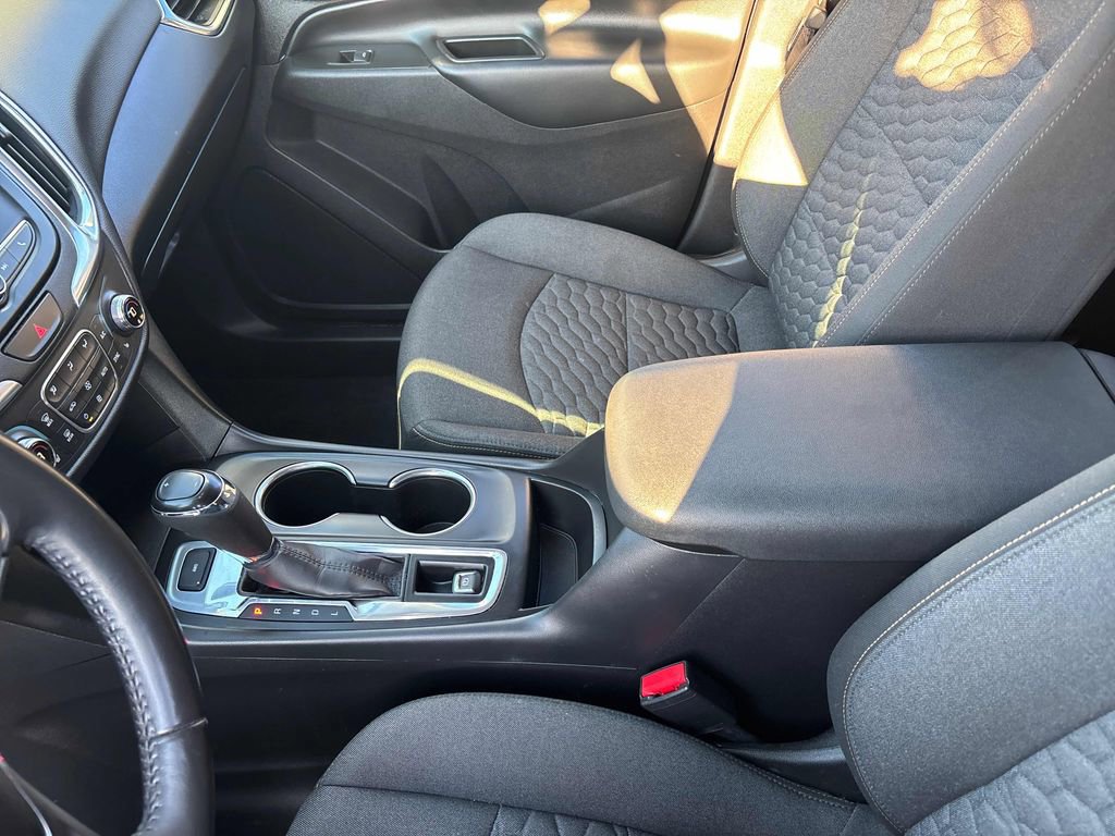 Used 2021 Chevrolet Equinox LT w/ Driver Convenience Package image 29