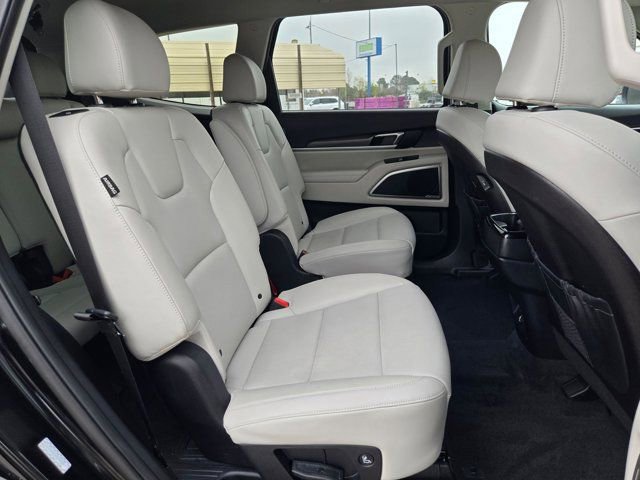 Used 2025 Kia Telluride S image 28