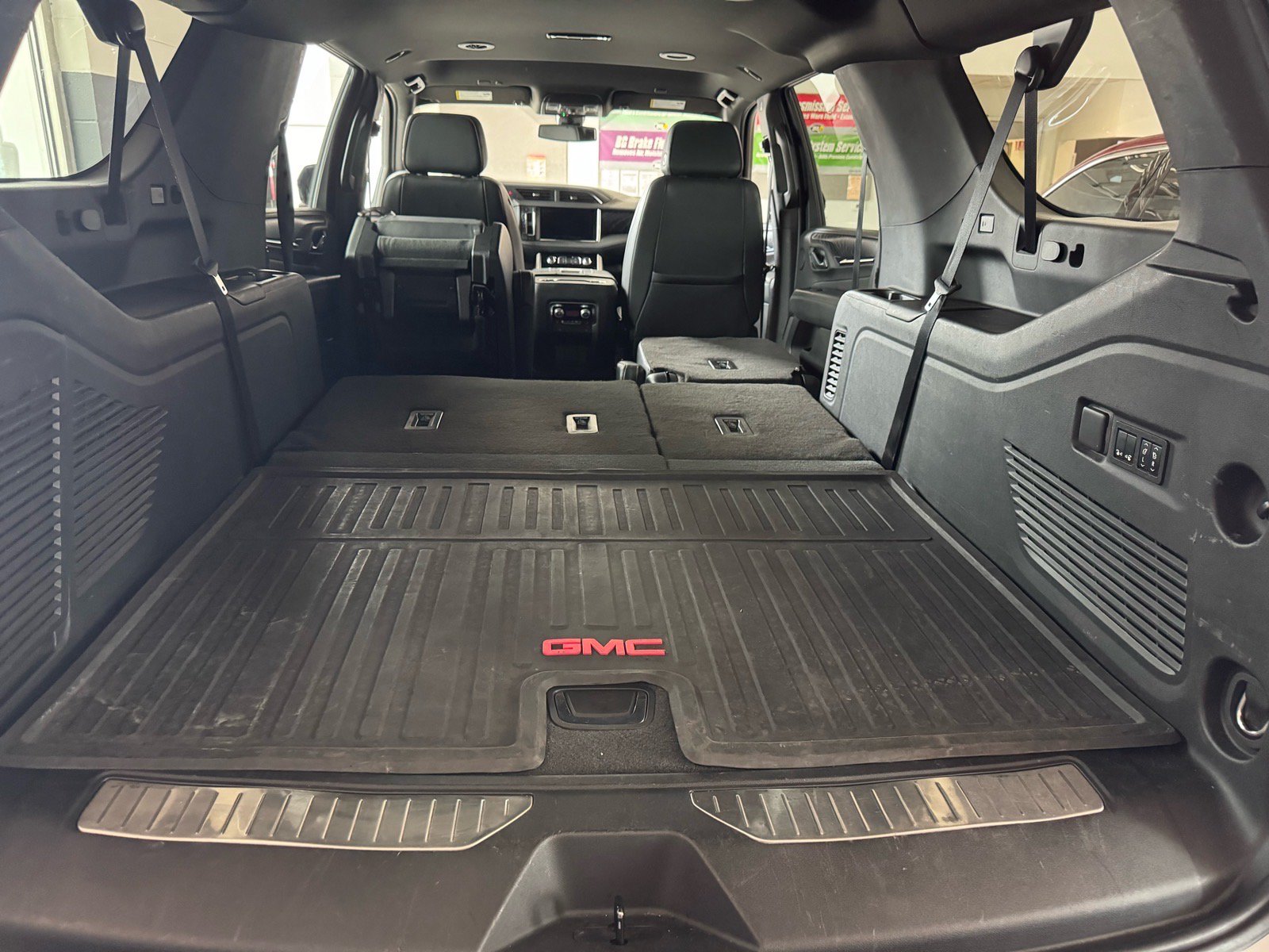 Used 2022 GMC Yukon XL Denali w/ Max Trailering Package AWD/4WD image 9