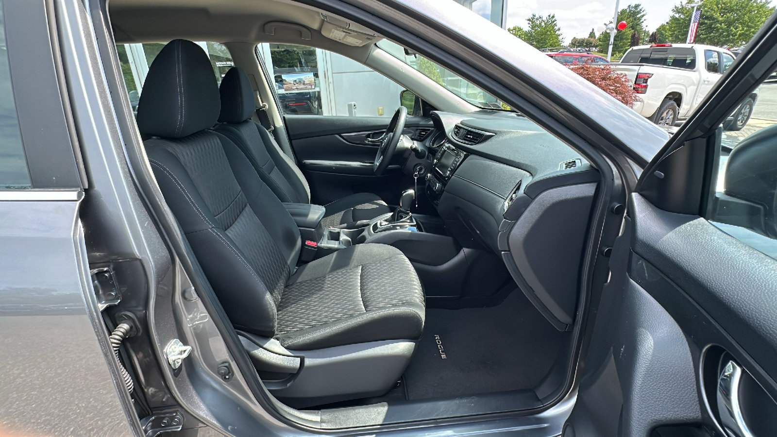 Used 2018 Nissan Rogue S AWD/4WD image 24