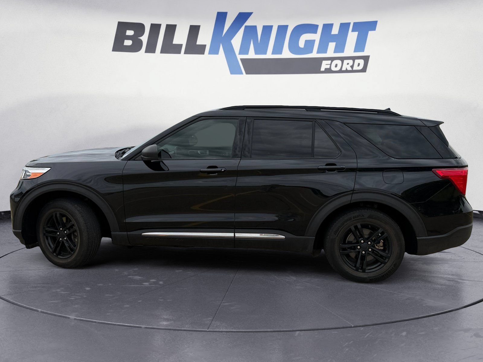 Used 2020 Ford Explorer XLT RWD image 2