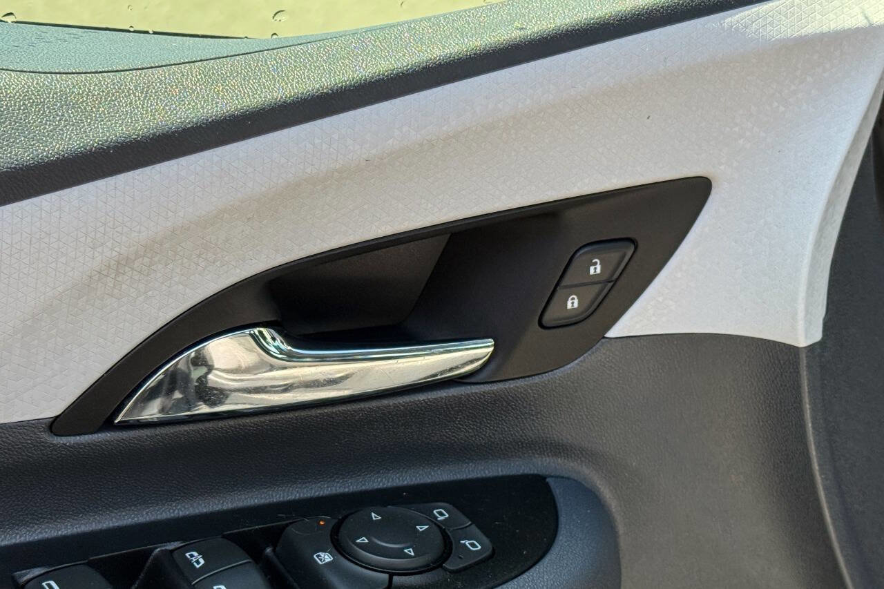 Used 2020 Chevrolet Bolt LT FWD image 24