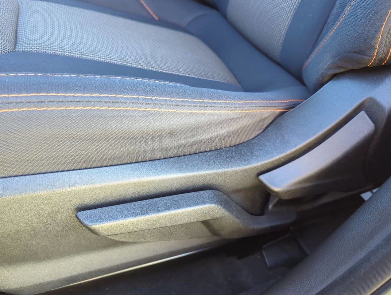 Used 2018 Subaru Crosstrek 2.0i Premium w/ Eyesight System image 10