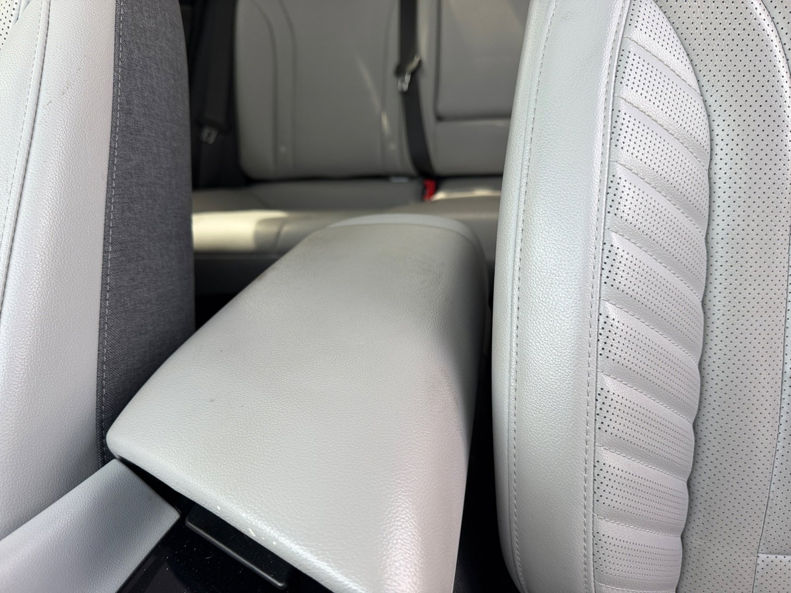 Used 2021 Hyundai Elantra Limited FWD image 15