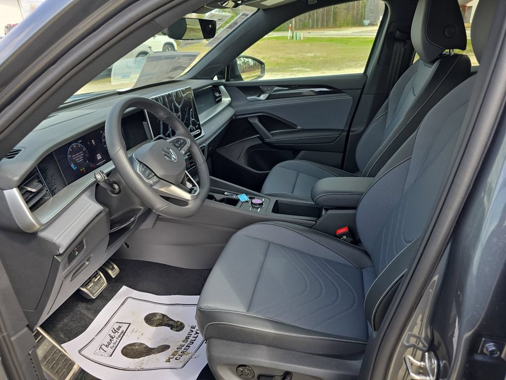 New 2026 Volkswagen Tiguan SE R-Line FWD image 12