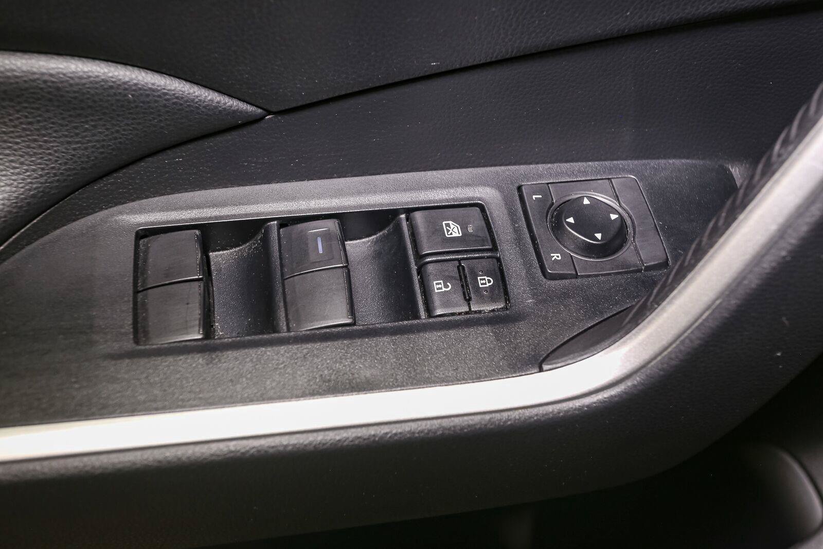 Certified 2022 Toyota RAV4 LE AWD/4WD image 42