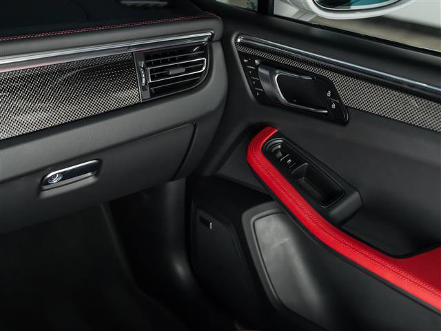 Certified 2025 Porsche Macan AWD/4WD image 28