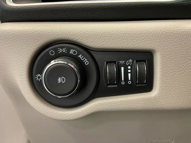 Certified 2024 Chrysler Pacifica Touring-L image 26