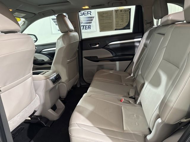 Used 2019 Toyota Highlander XLE image 19