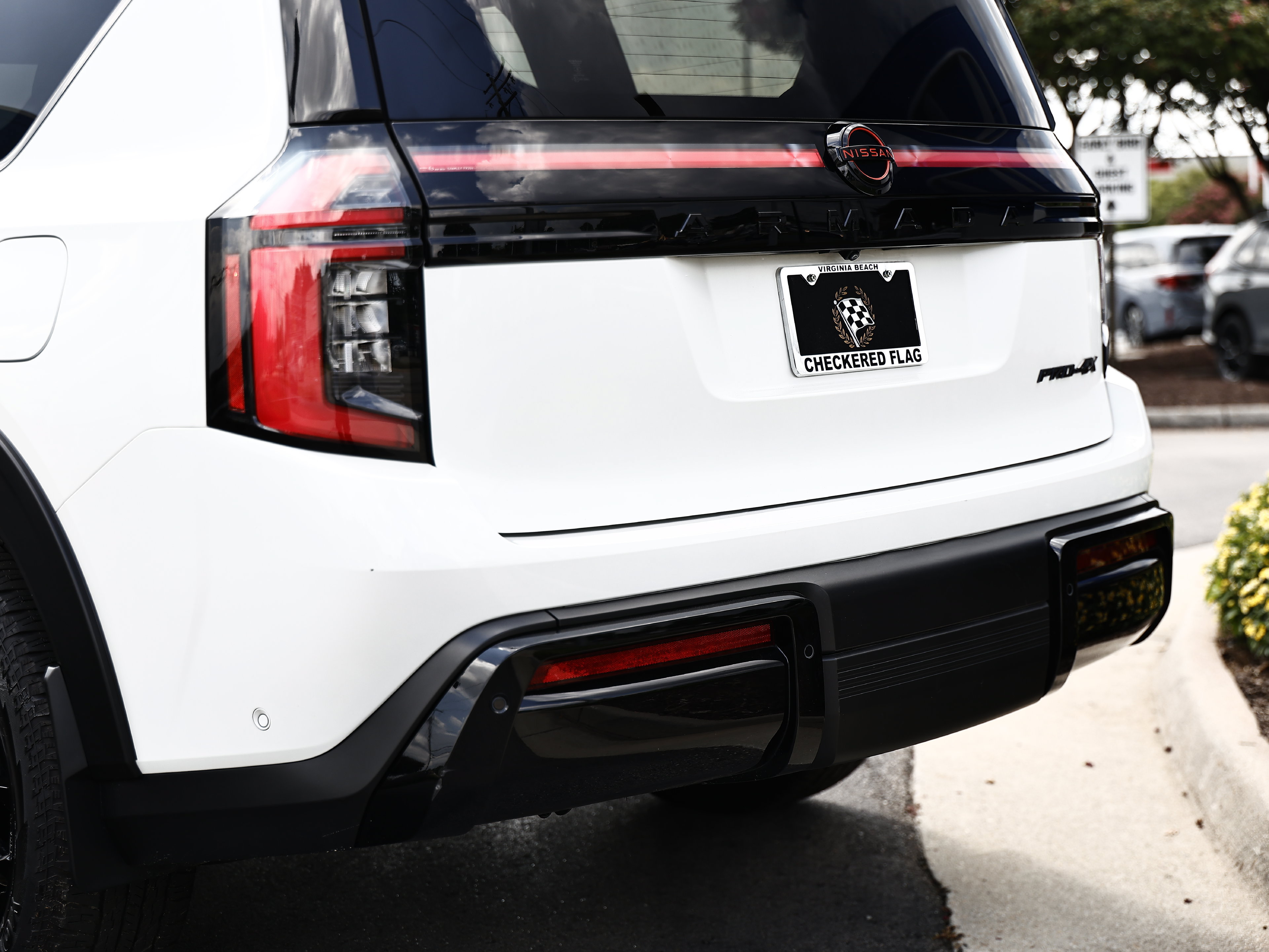 Used 2025 Nissan Armada PRO-4X AWD/4WD image 9