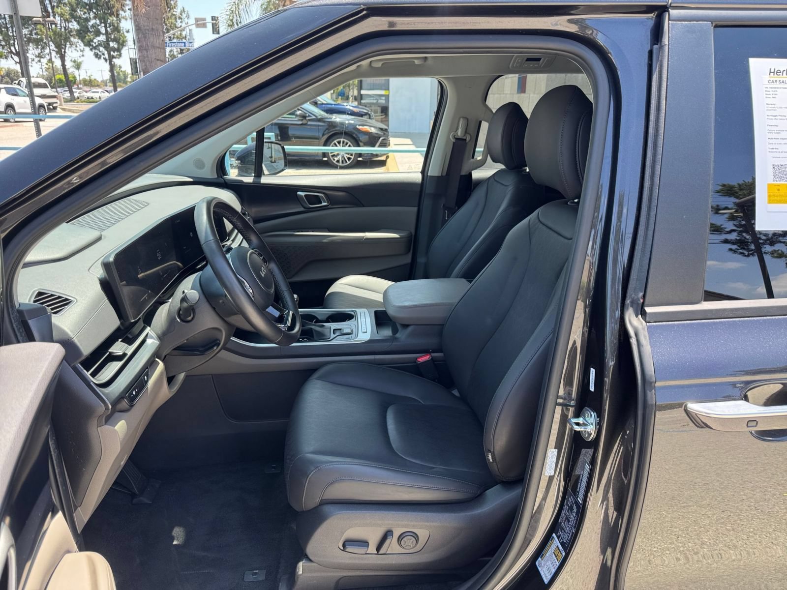 Used 2026 Kia Carnival FWD image 28