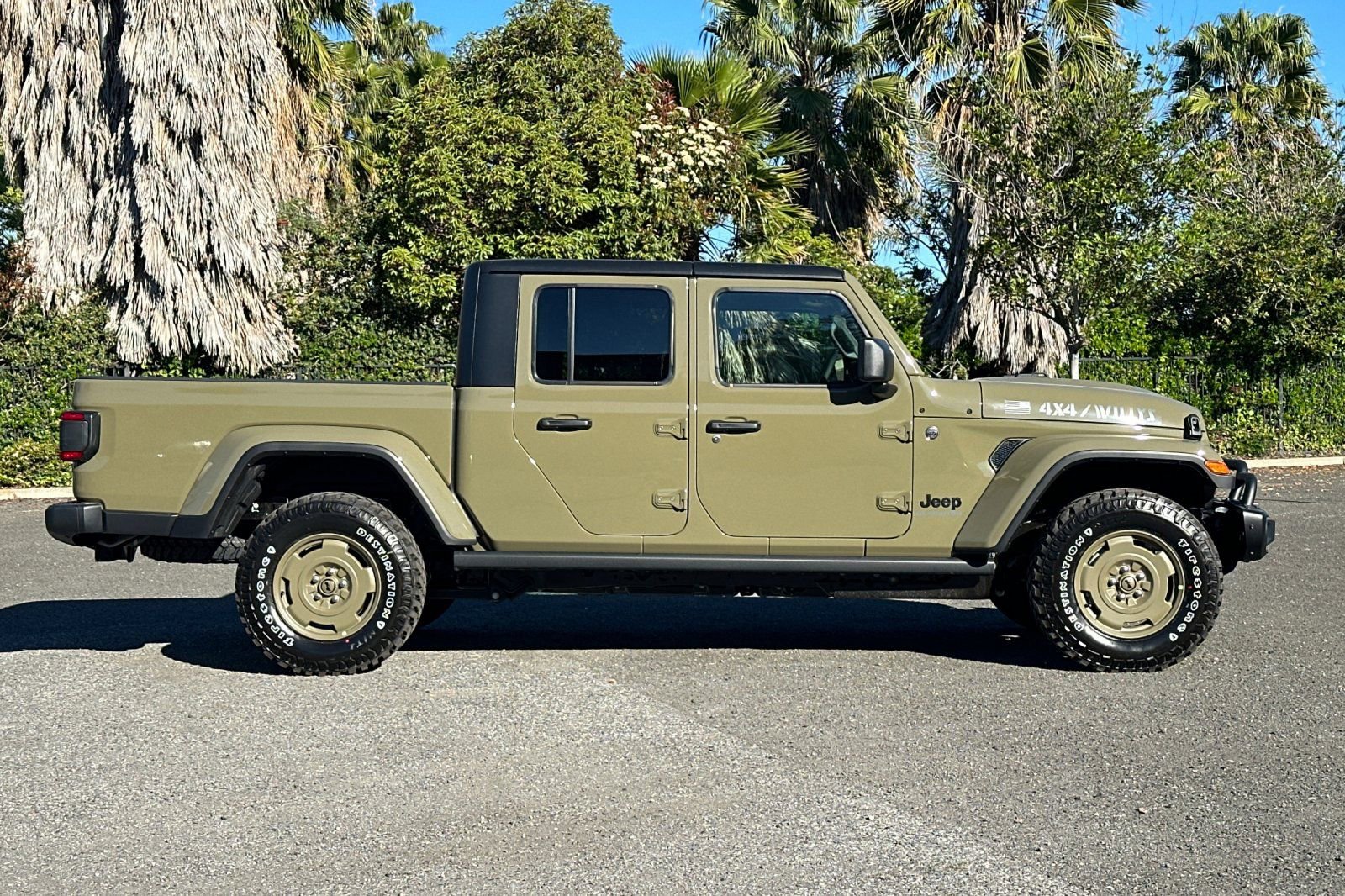 New 2026 Jeep Gladiator Willys AWD/4WD image 2