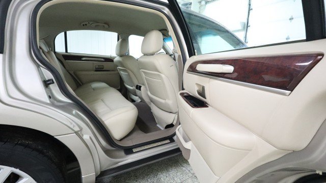 Used 2003 Lincoln Town Car Executive RWD image 11