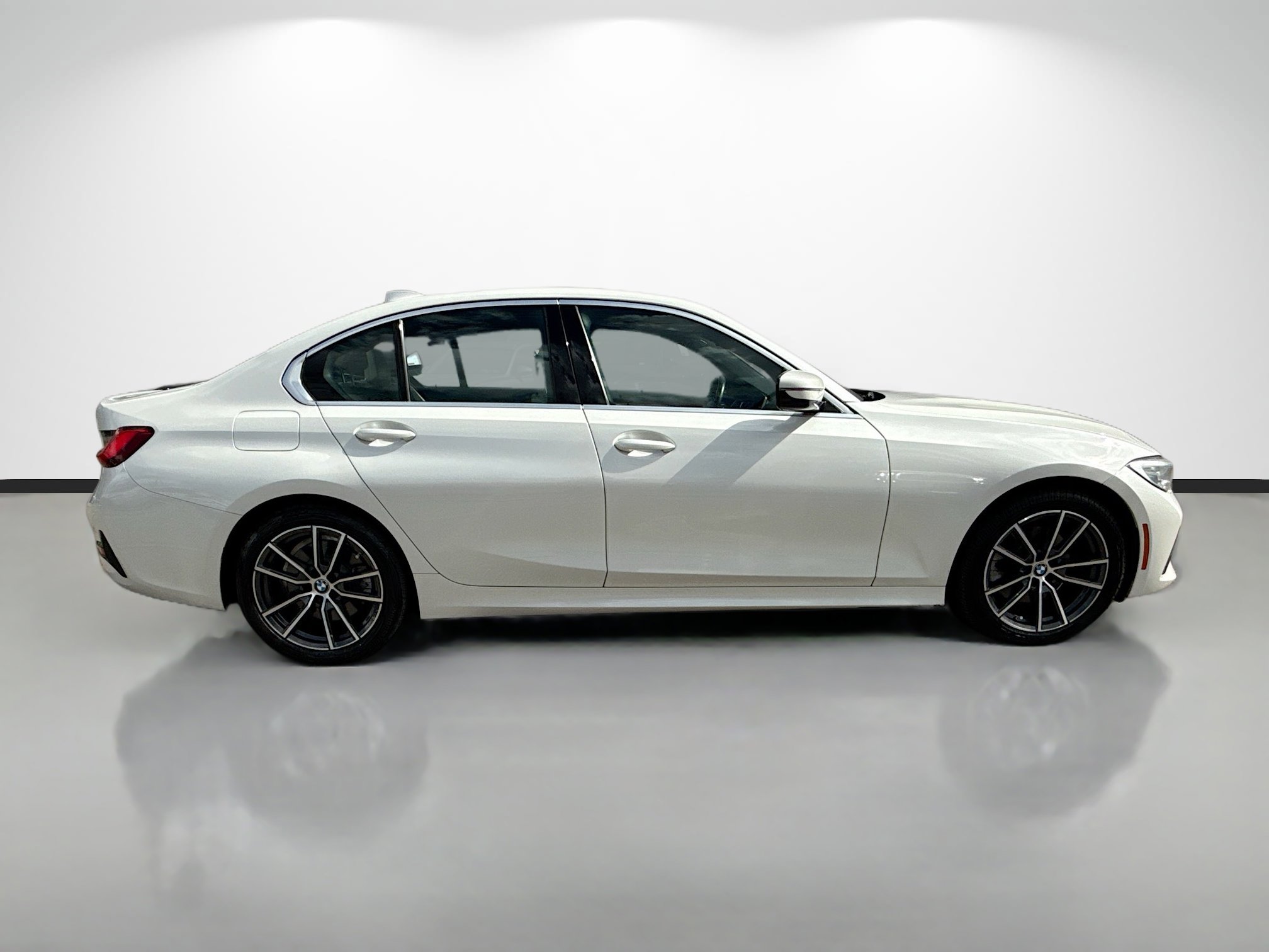 Used 2021 BMW 330i Sedan w/ Premium Package image 2