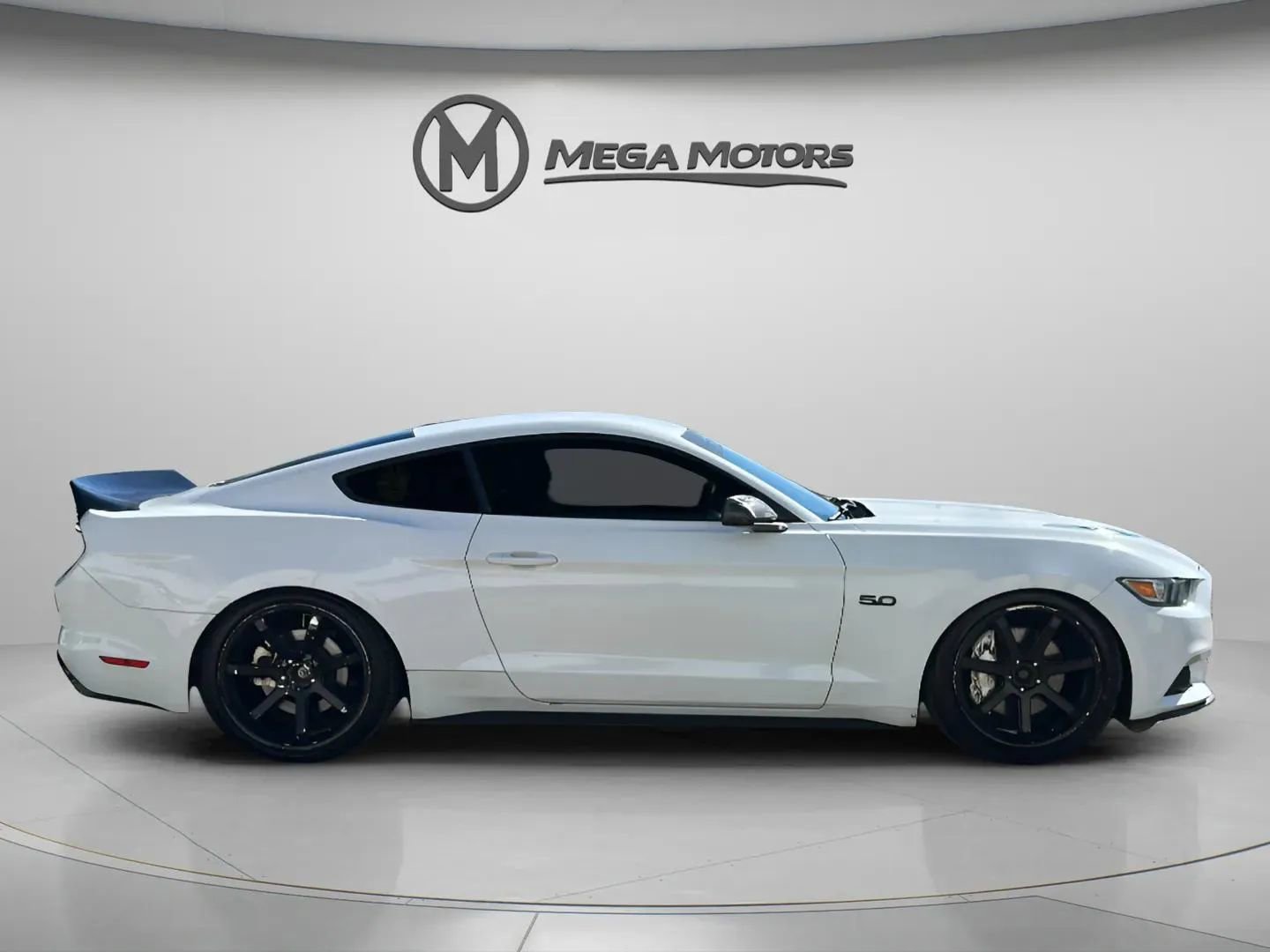 Used 2016 Ford Mustang GT image 9