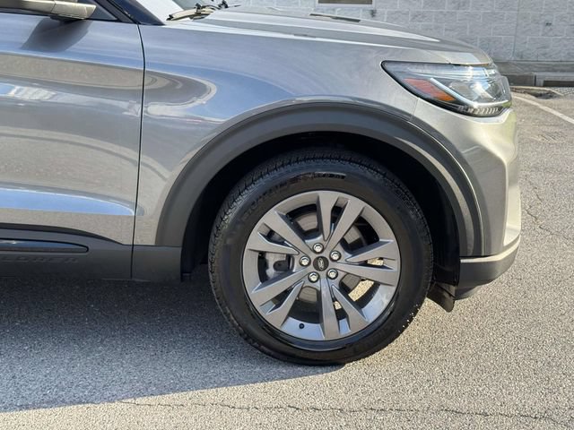 Used 2026 Ford Explorer Active w/ Active Comfort Package AWD/4WD image 8