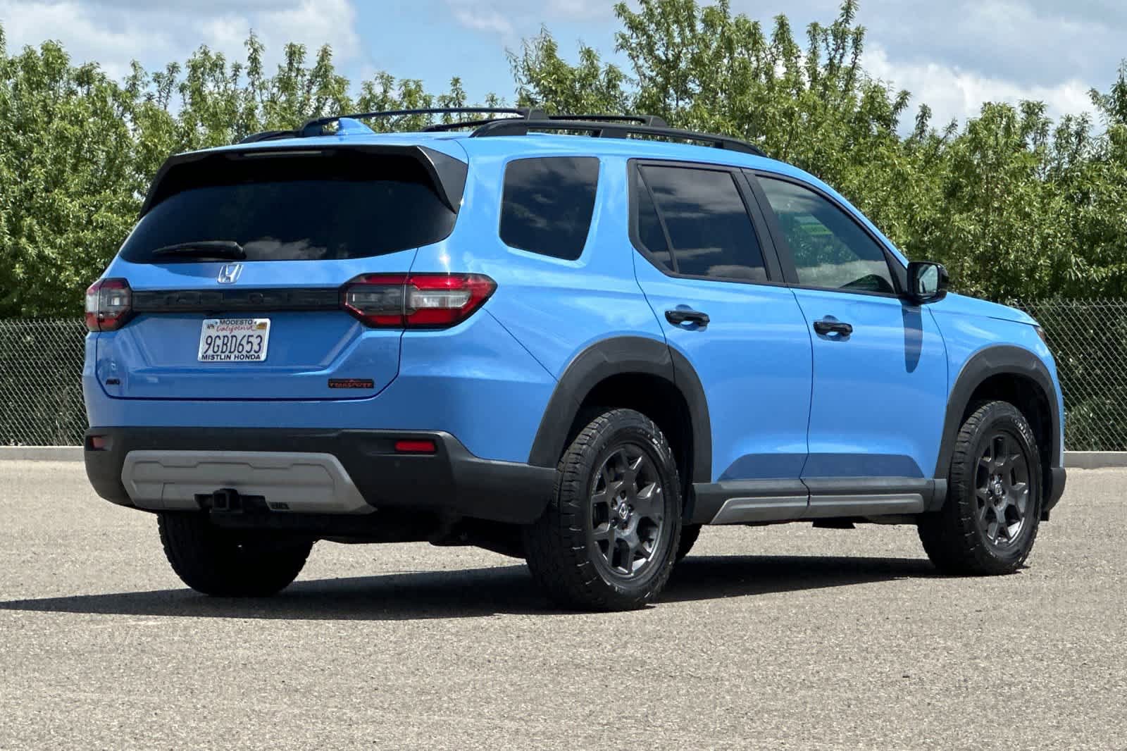 Certified 2023 Honda Pilot TrailSport image 3