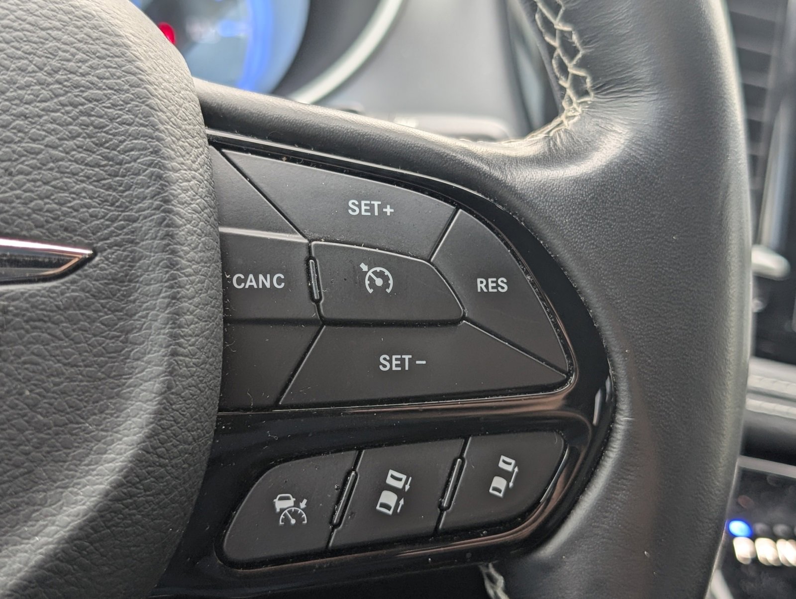 Used 2021 Chrysler Pacifica Touring-L w/ Uconnect Theater Family Group image 13