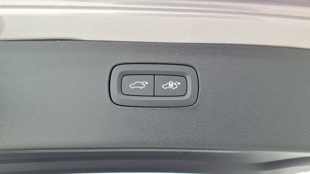 New 2026 Volvo XC90 B6 Plus w/ Protection Package Premier image 12