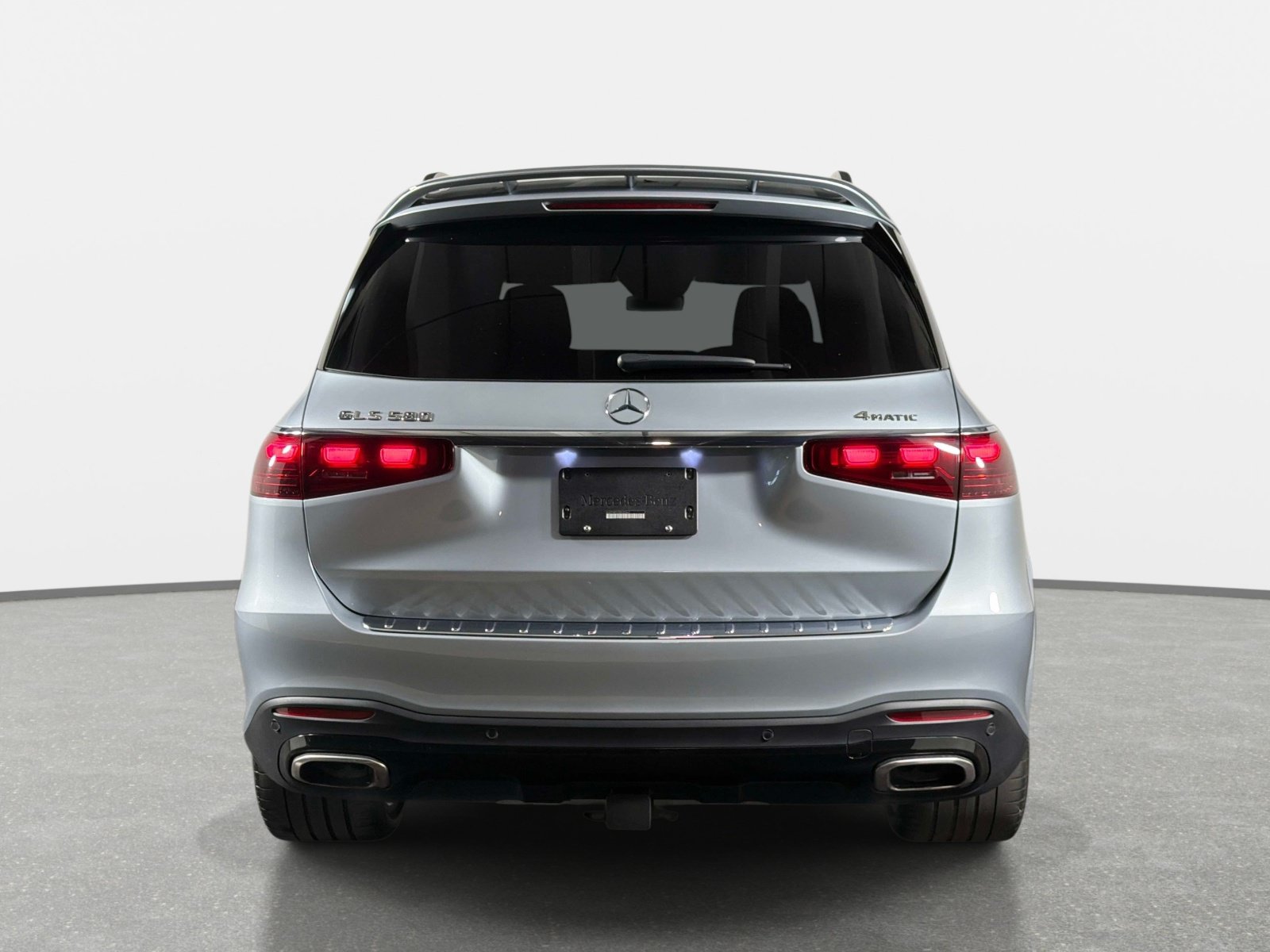 Used 2025 Mercedes-Benz GLS 580 4MATIC image 4