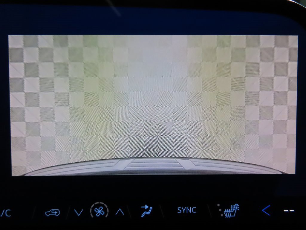 Used 2025 Chevrolet Suburban Z71 image 19