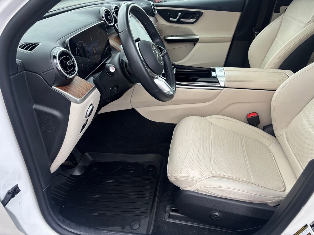 Used 2024 Mercedes-Benz GLC 300 4MATIC image 7