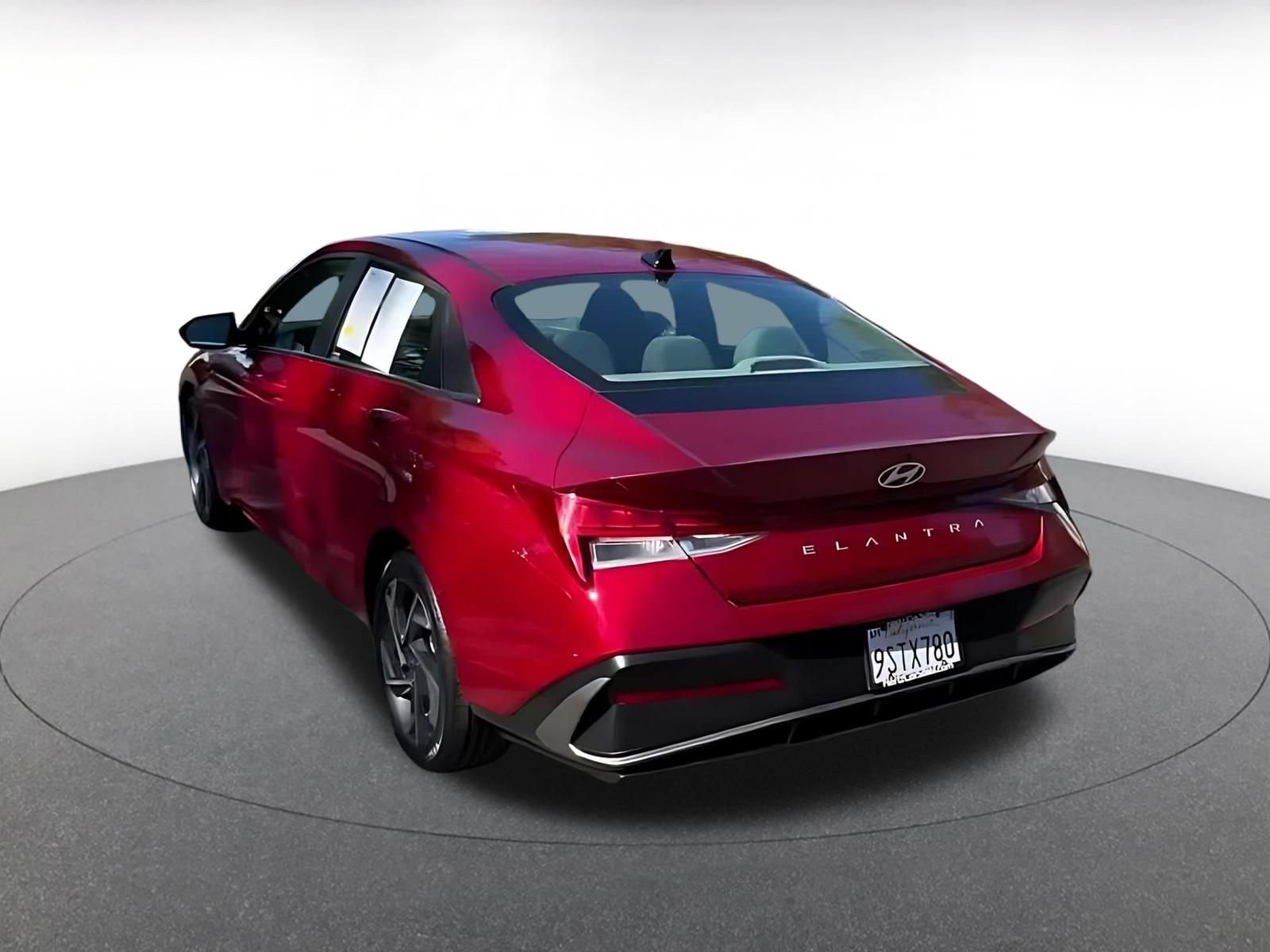 Used 2025 Hyundai Elantra SEL FWD image 10