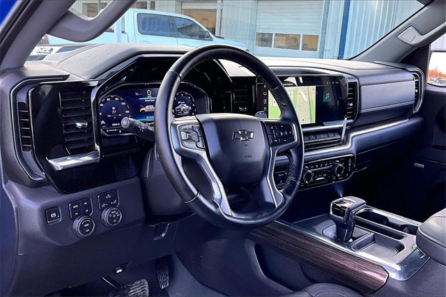Used 2025 Chevrolet Silverado 1500 LT Trail Boss w/ Convenience Package II image 18