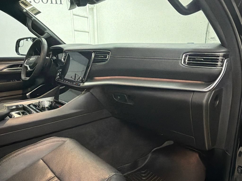 Used 2023 Jeep Wagoneer Series II AWD/4WD image 29