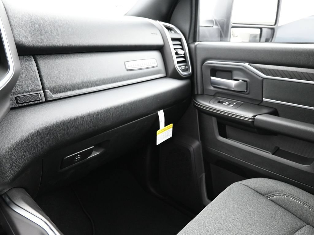 New 2026 RAM 2500 Big Horn AWD/4WD image 12