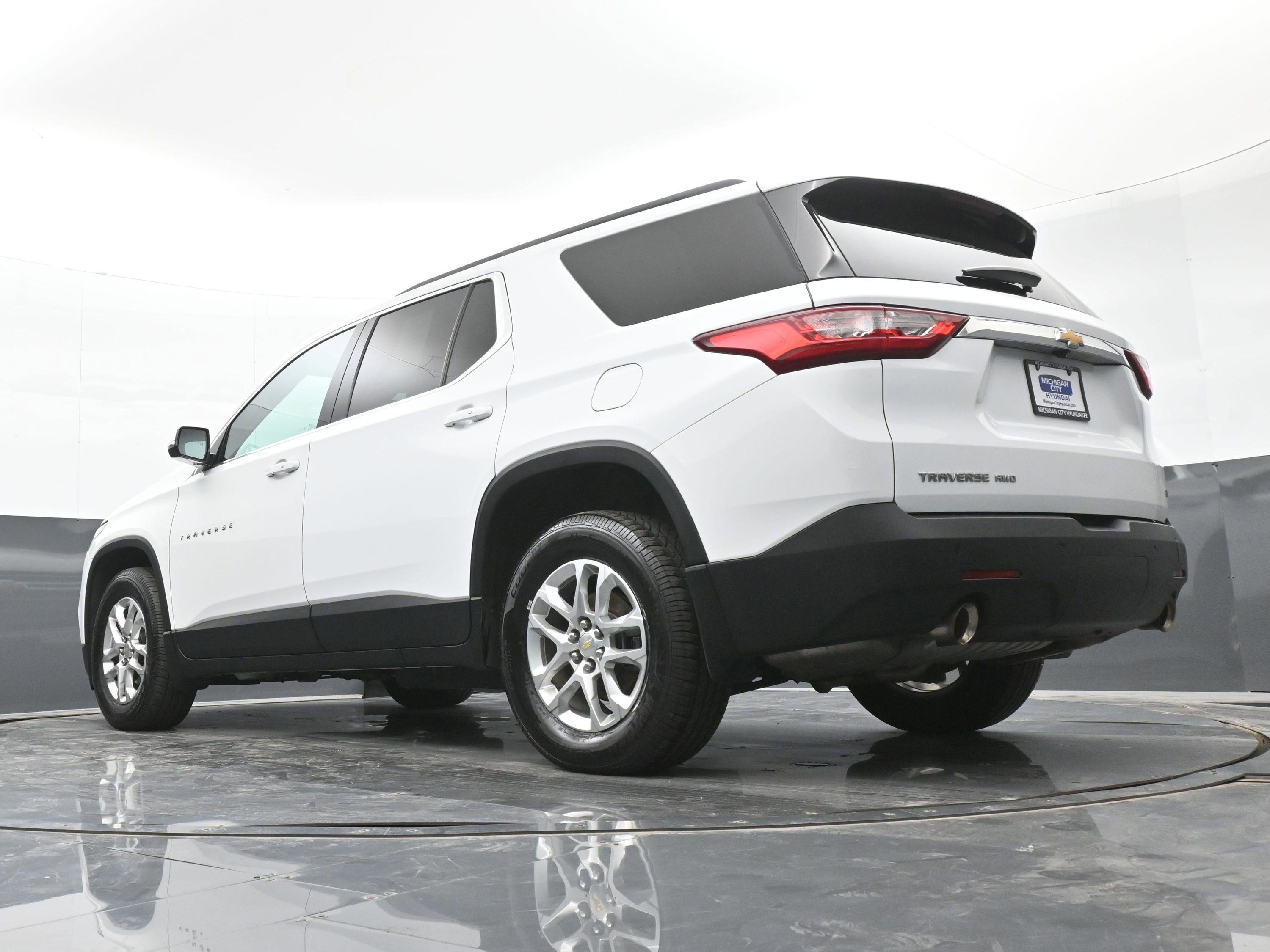 Used 2020 Chevrolet Traverse LT w/ Driver Confidence II Package AWD/4WD image 38