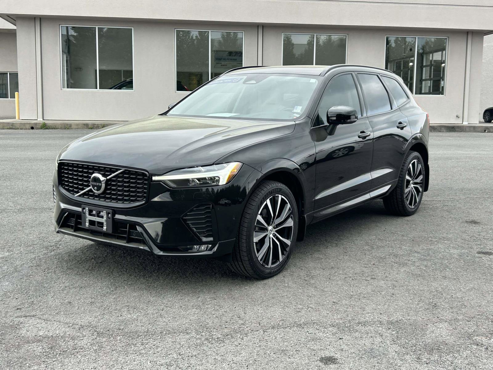 Certified 2024 Volvo XC60 B5 Plus w/ Climate Package image 7
