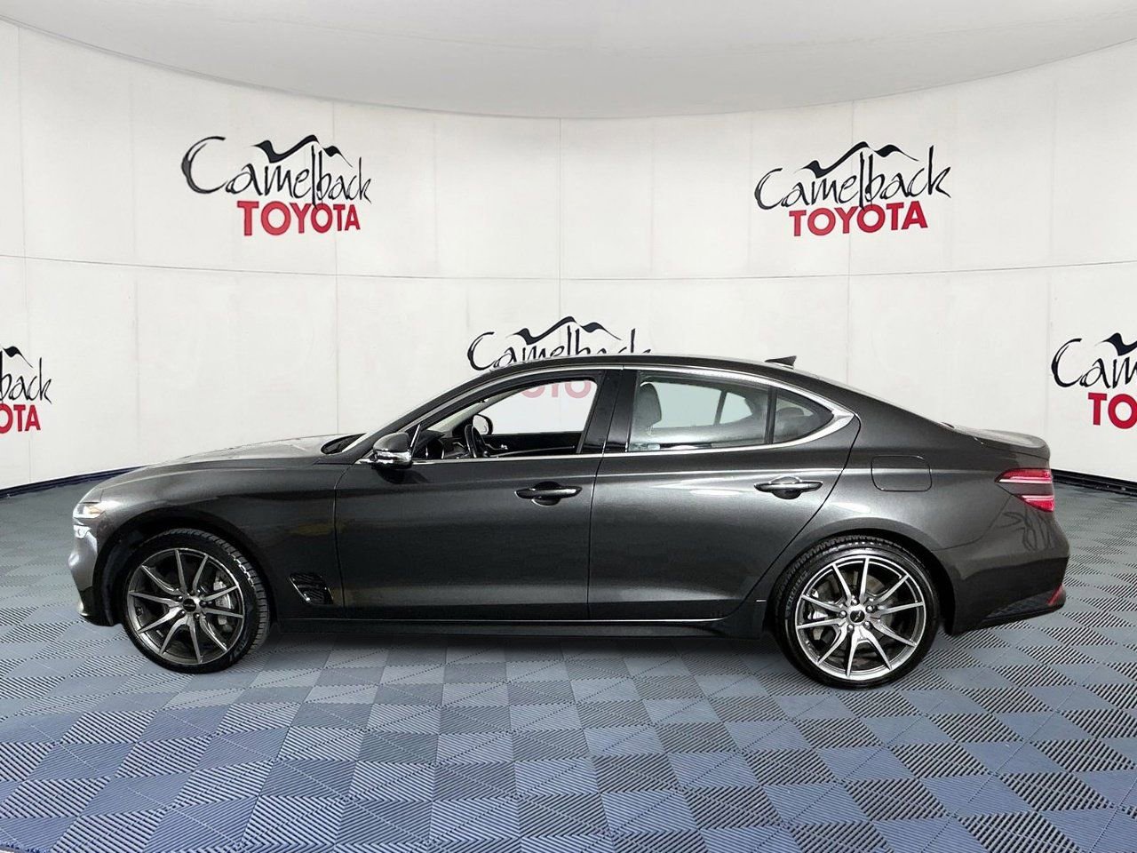 Used 2025 Genesis G70 2.5T image 4