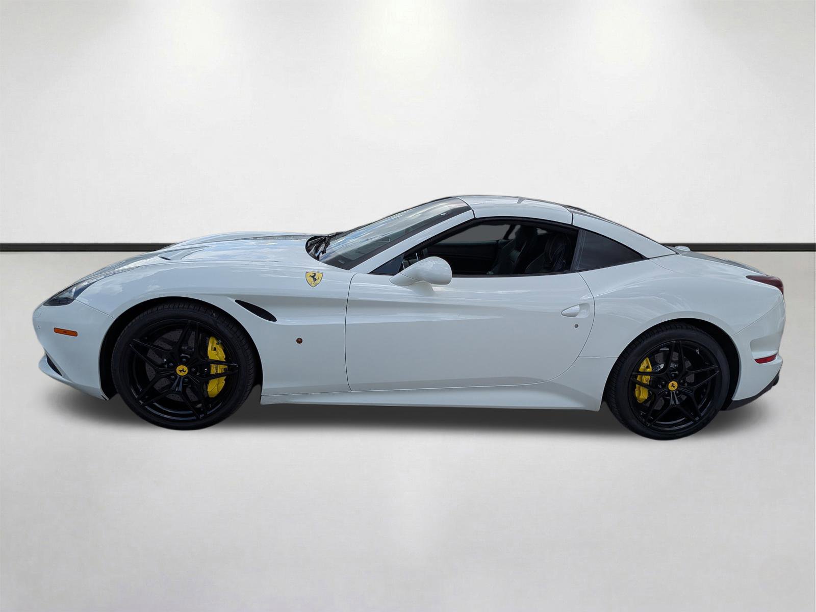 Used 2017 Ferrari California T image 7