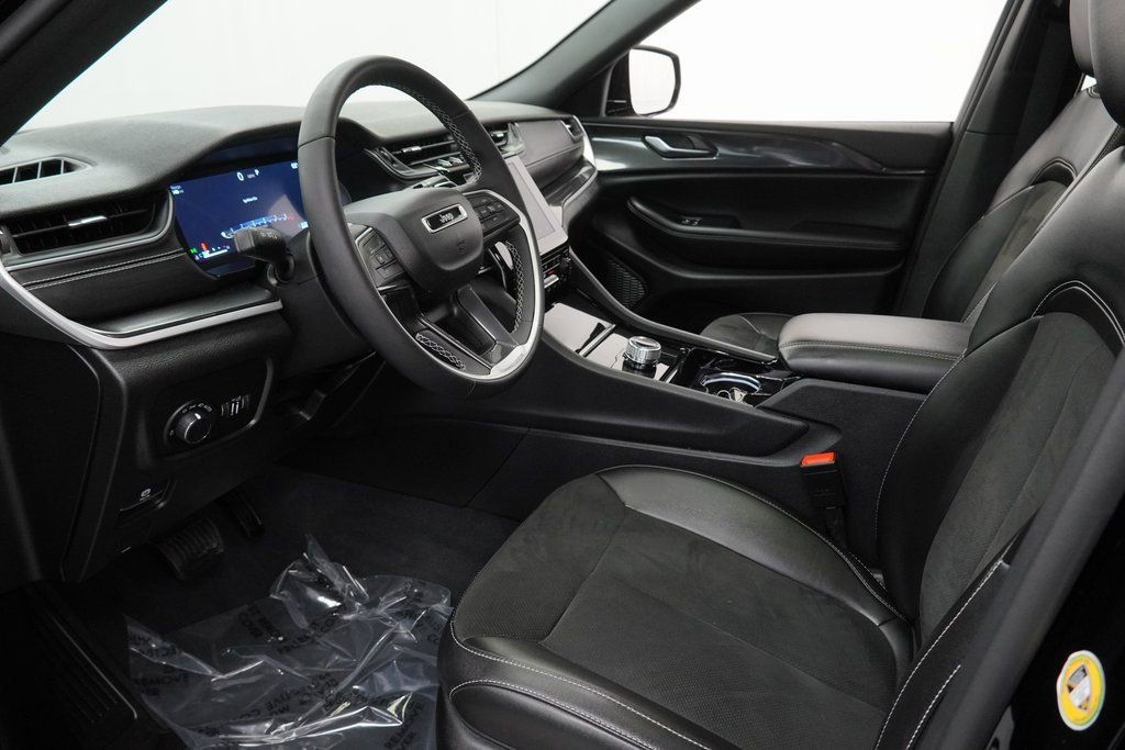 Certified 2023 Jeep Grand Cherokee Altitude image 17