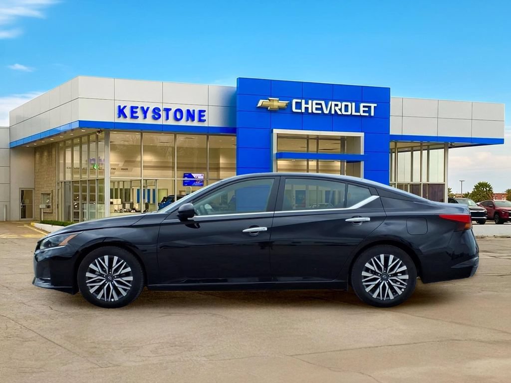 Used 2025 Nissan Altima 2.5 SV FWD image 4