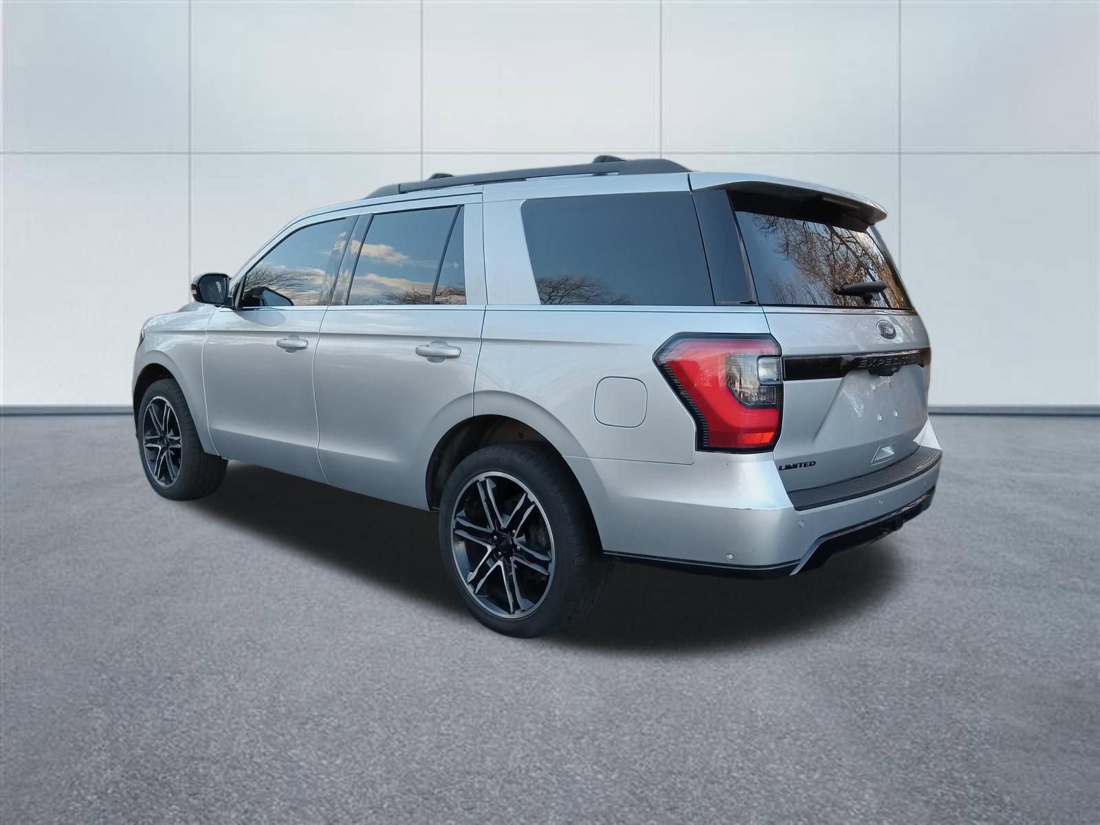 Used 2019 Ford Expedition Limited w/ Equipment Group 303A image 3