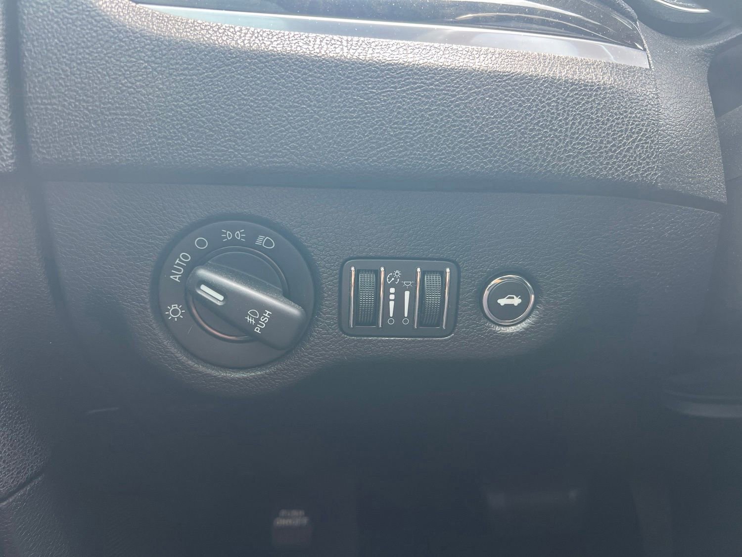 Used 2013 Chrysler 300 C w/ Beats Audio Group RWD image 25