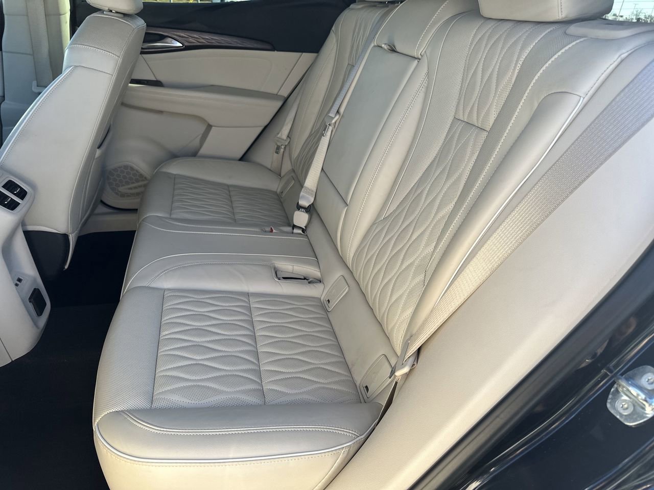 Used 2021 Buick Envision Avenir w/ Technology Package II image 25