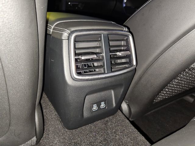 Used 2025 Genesis G70 2.5T image 16