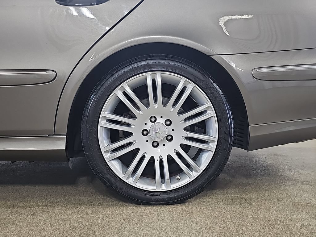Used 2008 Mercedes-Benz E 350 4MATIC Sedan image 36
