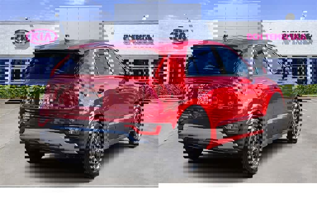 Certified 2023 Kia Niro LX image 4