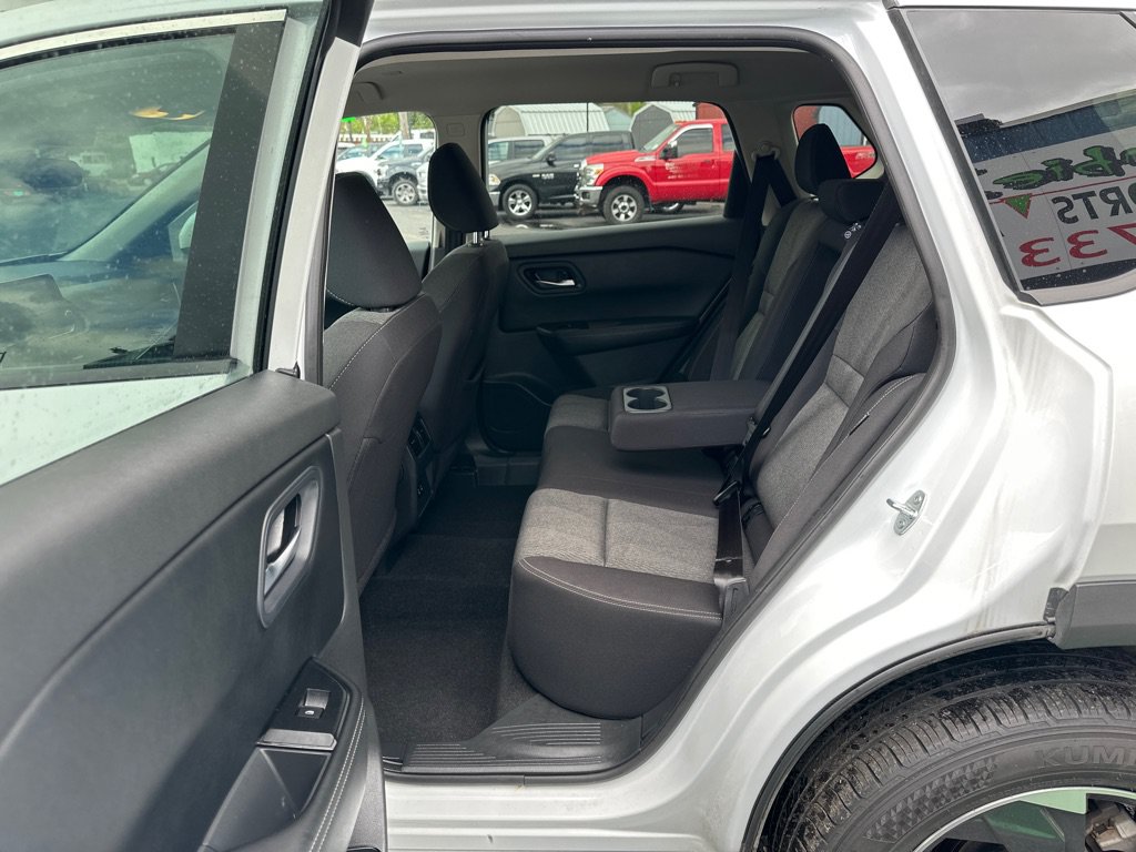 Used 2024 Nissan Rogue SV AWD/4WD image 17