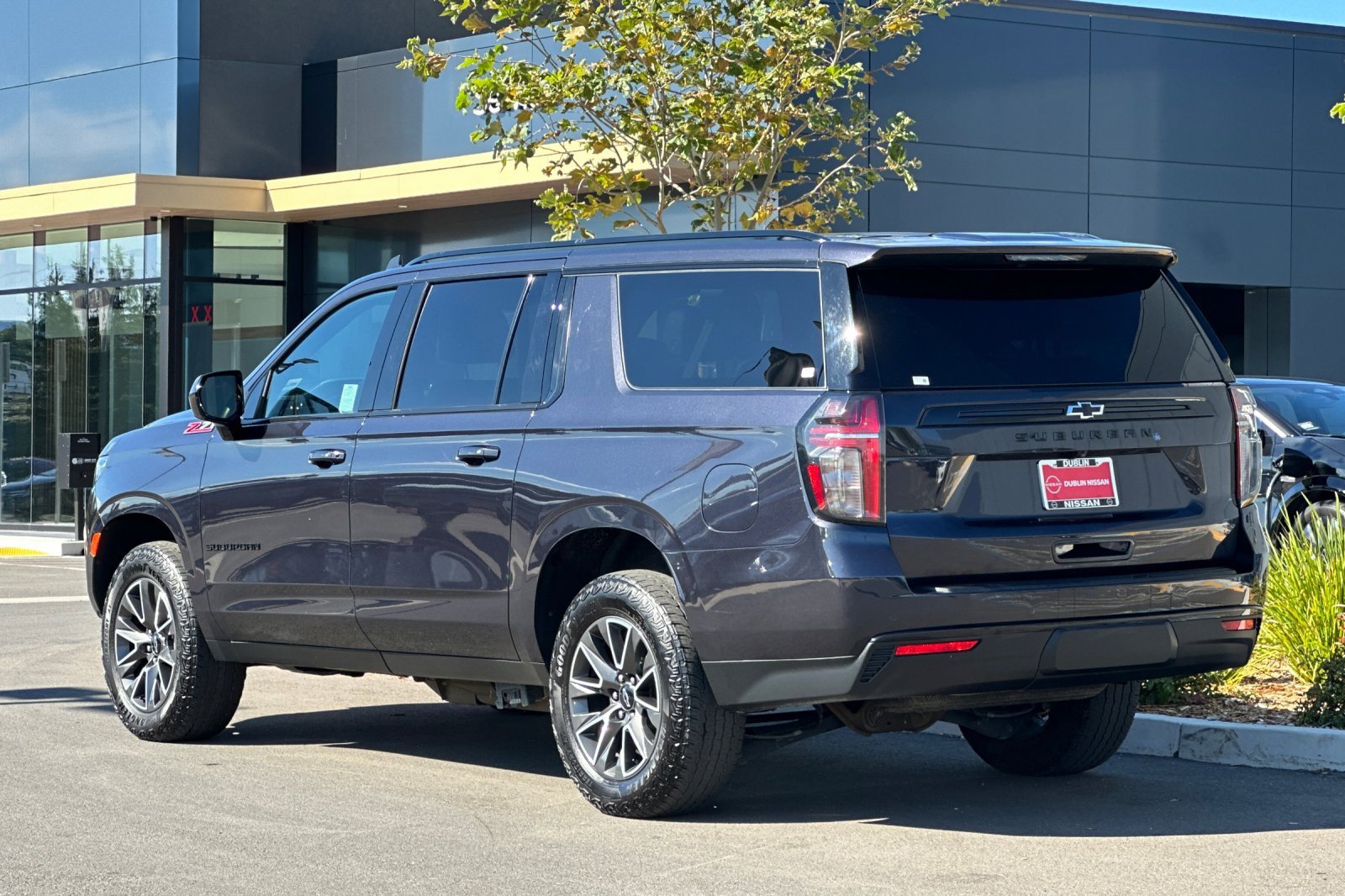 Used 2024 Chevrolet Suburban Z71 image 6