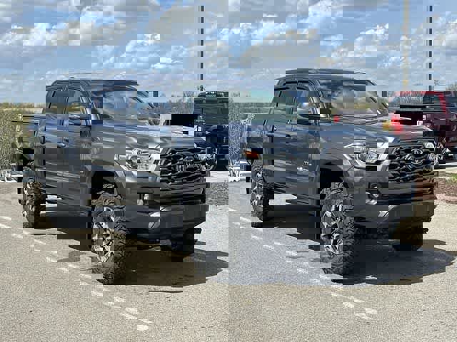 Used 2021 Toyota Tacoma TRD Off-Road w/ Technology Package image 20