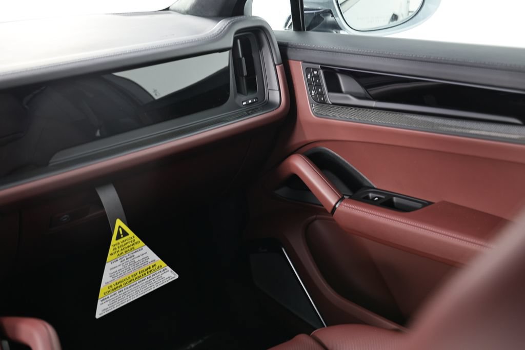New 2026 Porsche Cayenne GTS AWD/4WD image 31