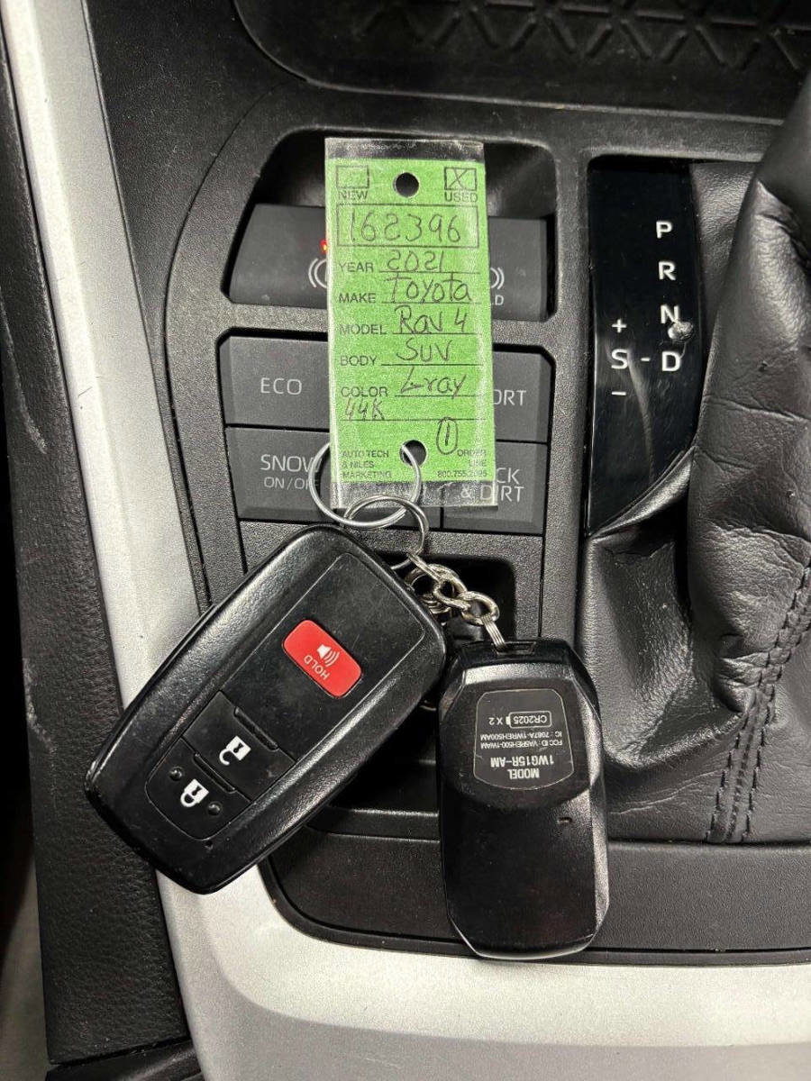 Used 2021 Toyota RAV4 XLE image 40