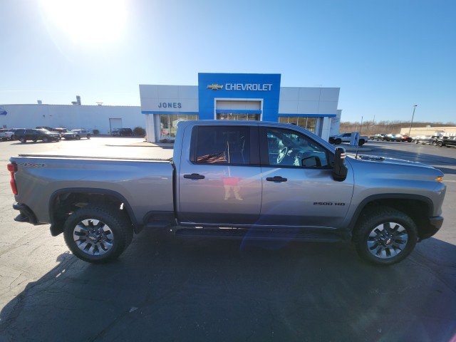 Used 2024 Chevrolet Silverado 2500 Custom w/ Custom Value Package image 6