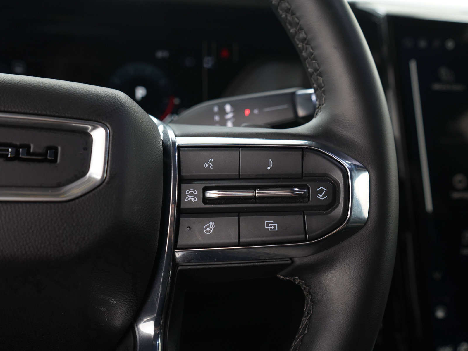Used 2025 GMC Yukon XL Denali AWD/4WD image 31